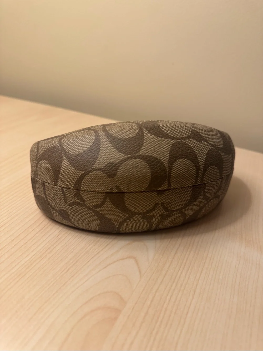 Coach Signature C Clamshell Hard Eyeglass Case in Tan and Brown